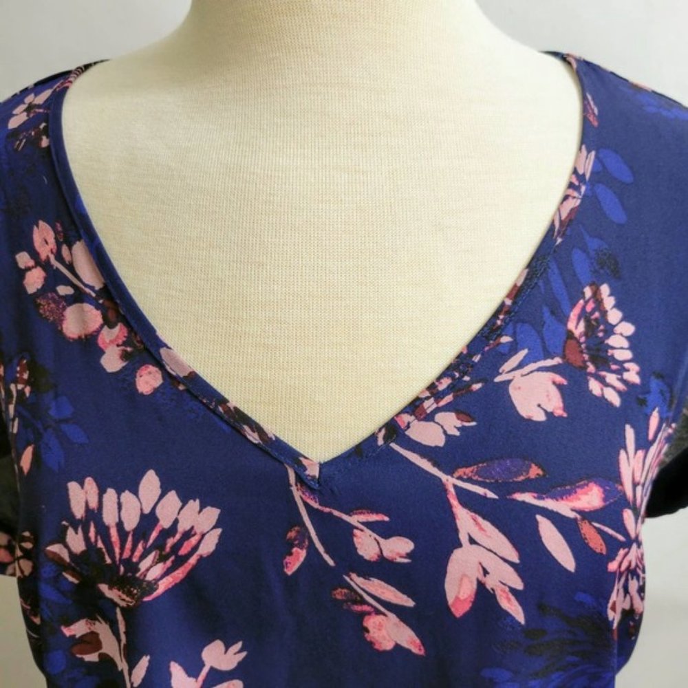 blouse - Picture 3 of 10